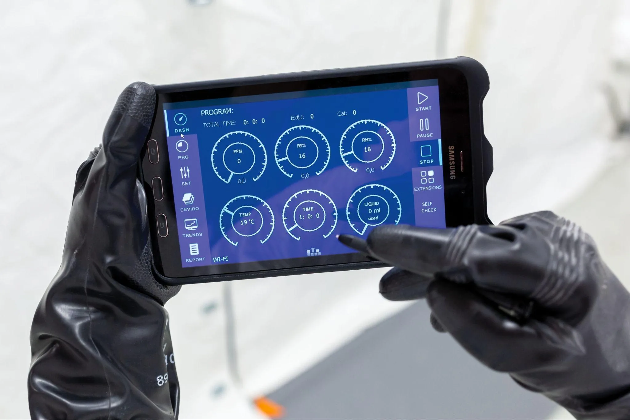 Modbus tablet controller interface — real-time monitoring